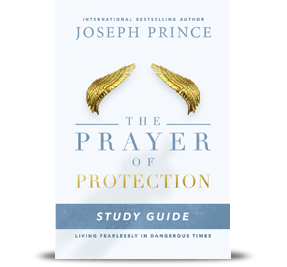 The Prayer of Protection Study Guide–Living Fearlessly in Dangerous Times (Softback)